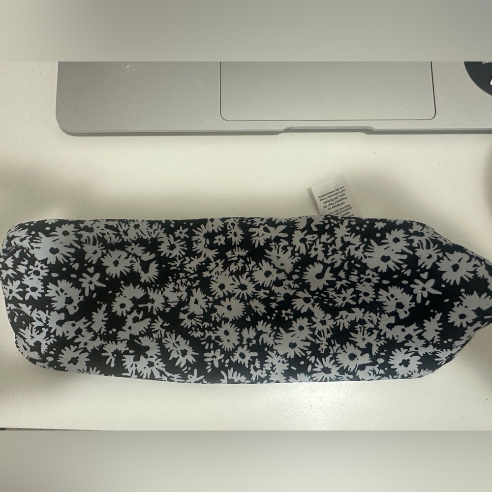 Lululemon Black and White Floral headband